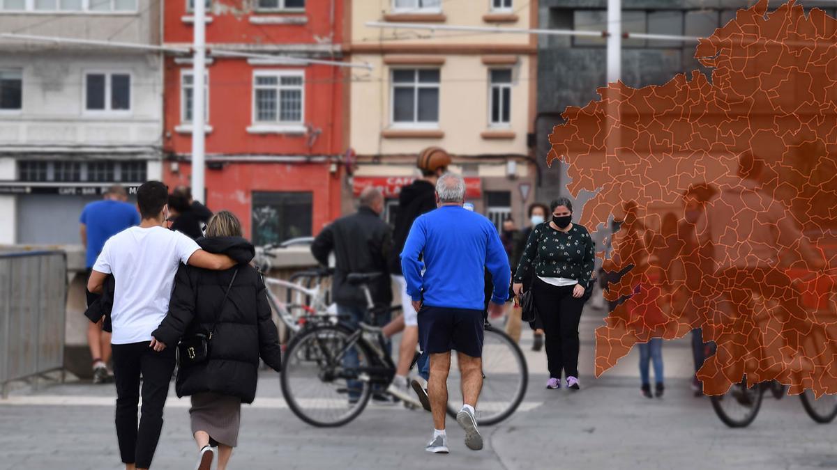 Gente paseando por las calles de Coruña, una de las provincias con más deuda