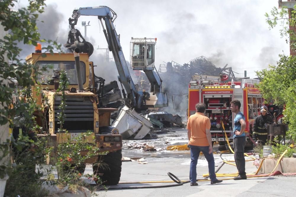 Incendio en una chatarrería de La Unión