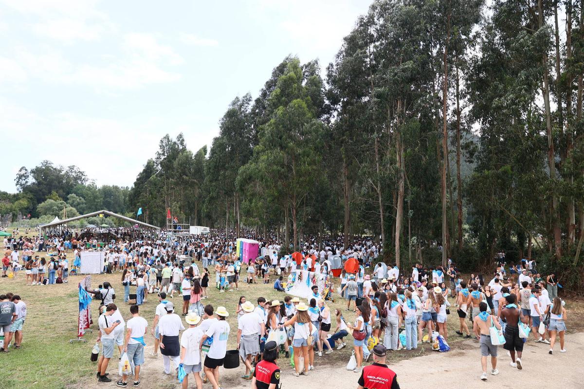 Miles de romeros toman el prao Salcéu en Pravia para celebrar el Xiringüelu Miles de romeros toman el prao Salcéu en Pravia para celebrar el Xiringüelu
