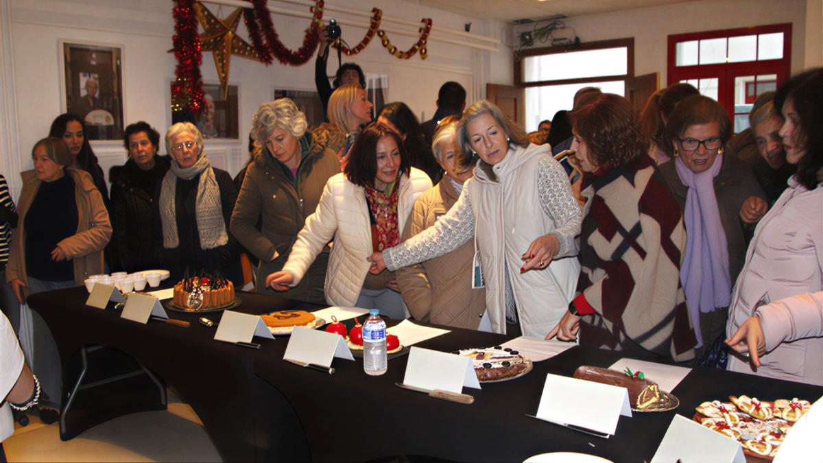 Merienda con los postres presentados a concurso