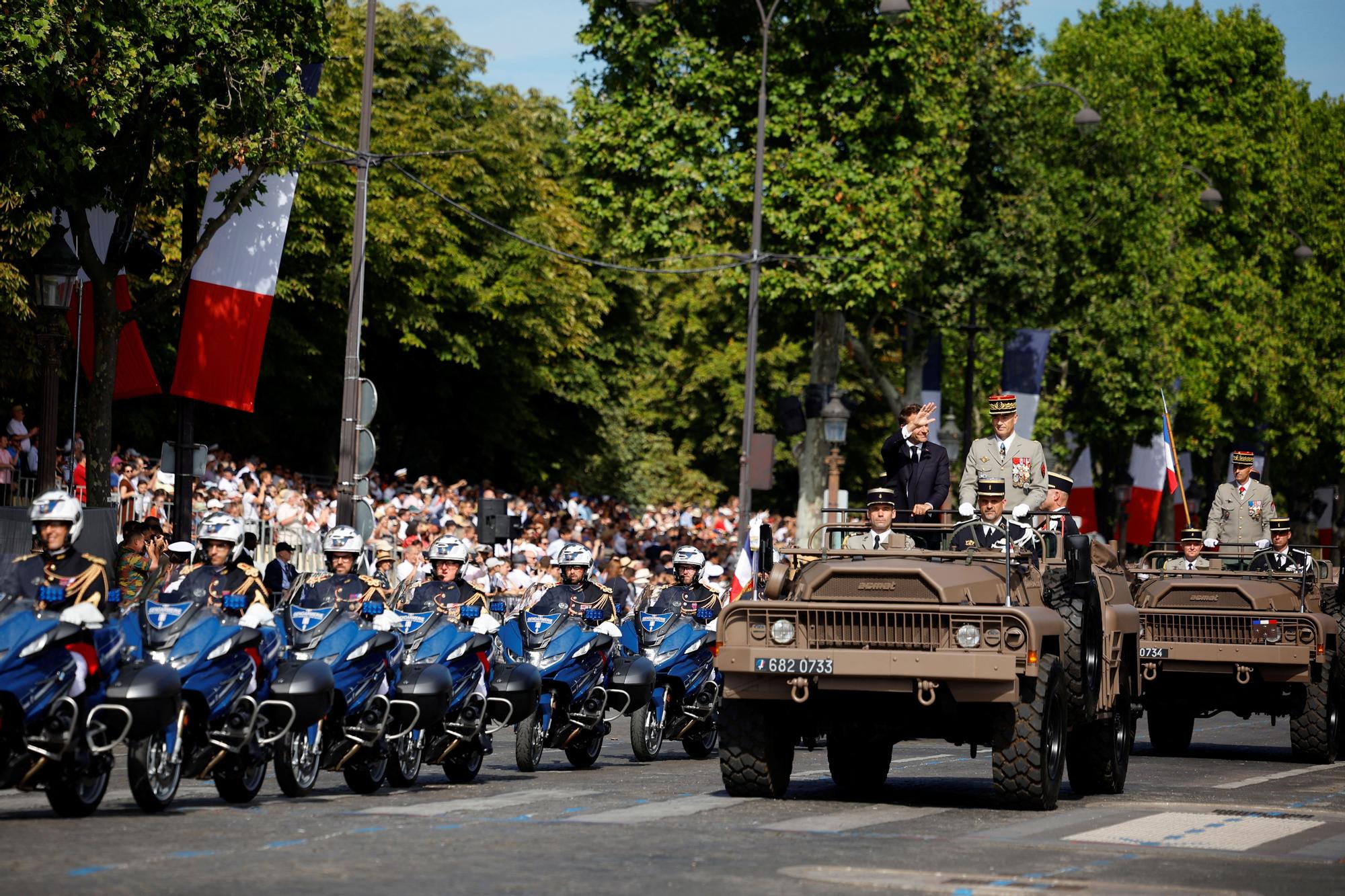 Macron preside el tradicional desfile militar en París marcado por Ucrania