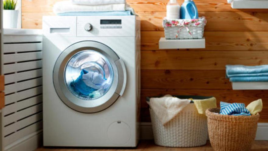 El sencillo truco que triunfa para limpiar tu lavadora a fondo y evitar averías