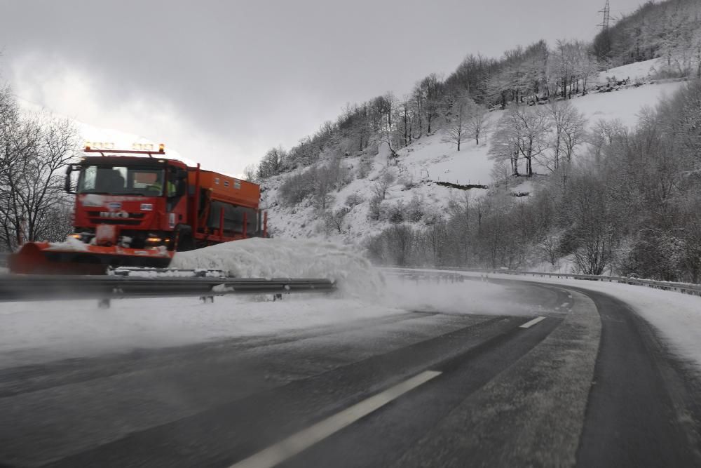 Temporal en la autopista del Huerna