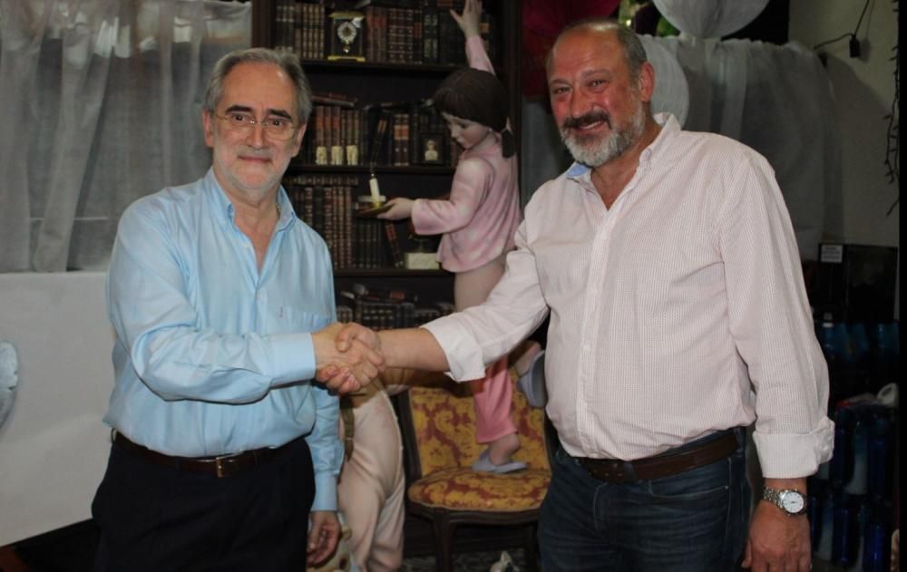 El presidente Vicente Fuster y el artista Manuel Algarra acordaron la renovación
