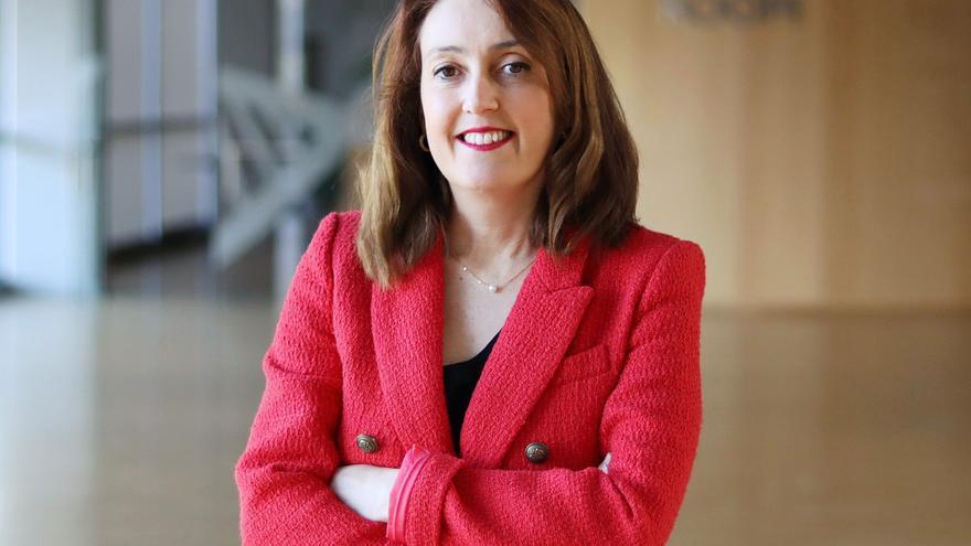 La doctora en Física e investigadora del CiMUS Yolanda Prezado, distinguida con el premio María Josefa Wonenburger