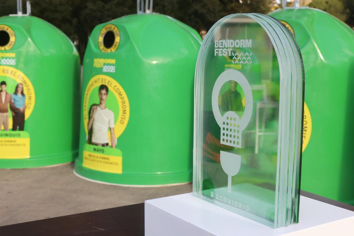 El trofeo, elaborado con vidrio 100 % reciclado, está creado especialmente para la ocasión por la artista del vidrio Sara Sorribes.