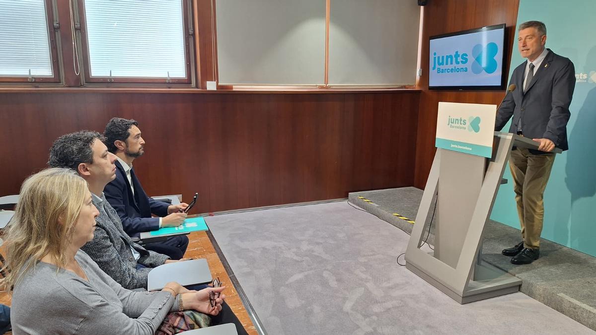 Jordi Martí Galbis, acompañado de Damià Calvet, Joan Rodríguez y Neus Munté, anuncia el 'sí' de Junts al museo Carmen Thyssen