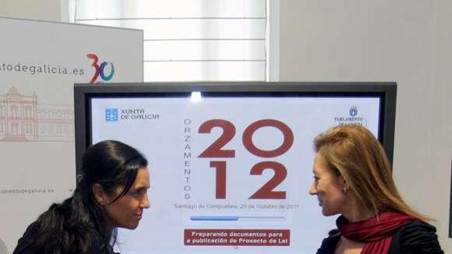 Pilar Rojo y Marta Currás, ayer, en el Parlamento. / xoán álvarez