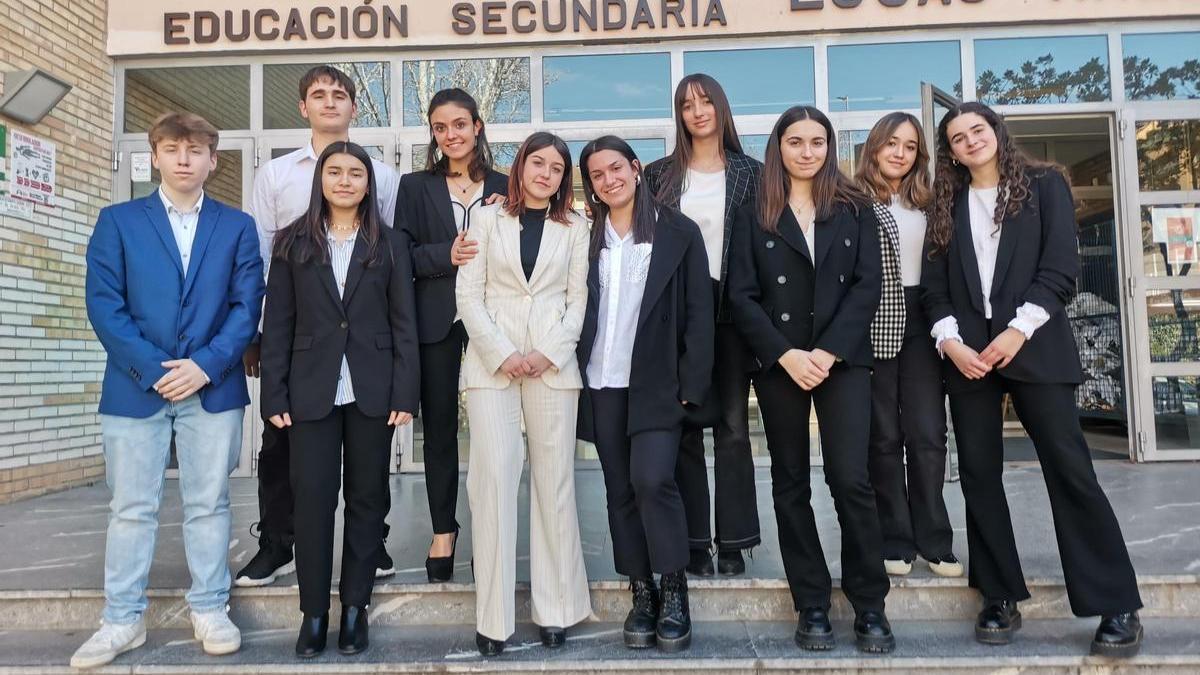 Equipos en la final del torneo, el IES Lucas Mallada y el IES Biello Aragón.