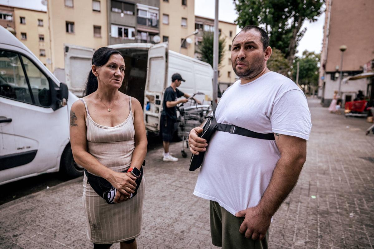 Bogdan y su familia viven en un local comercial convertido en vivienda en el barrio de Sant Roc de Badalona