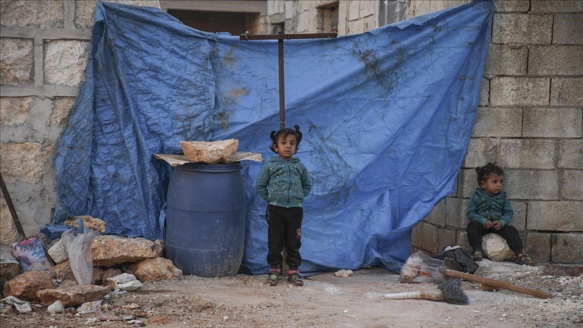 zentauroepp46560387 children and their families living in this makeshift camp in190115202150