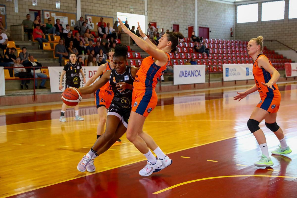 Las imágenes de la emotiva despedida del baloncesto de Sara Gómez