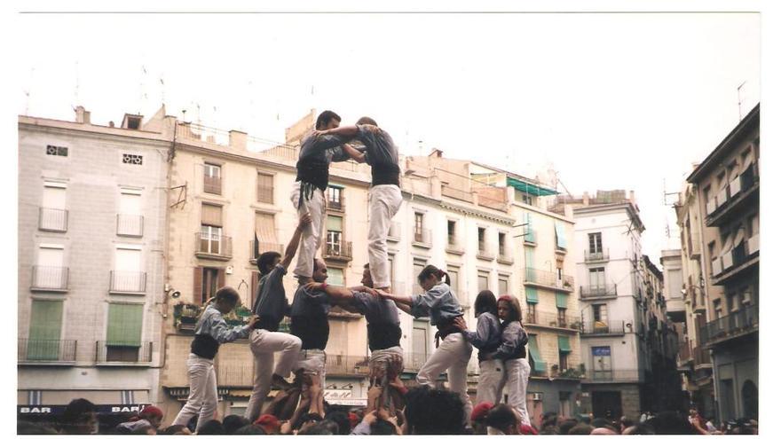 Actuació de la colla manresana durant la diada de Sant Martí, el 1997