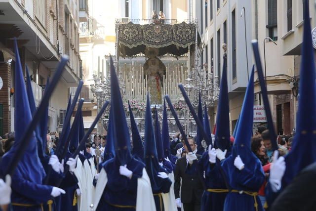 Las imágenes de la procesión de la Sagrada Cena, en el Jueves Santo de la Semana Santa de Málaga