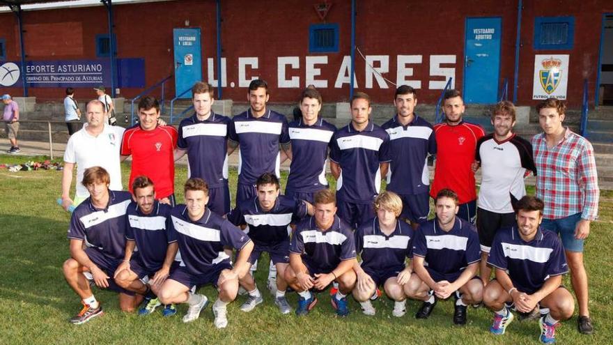 Plantilla del Ceares posa en su primer día de entrenamiento.