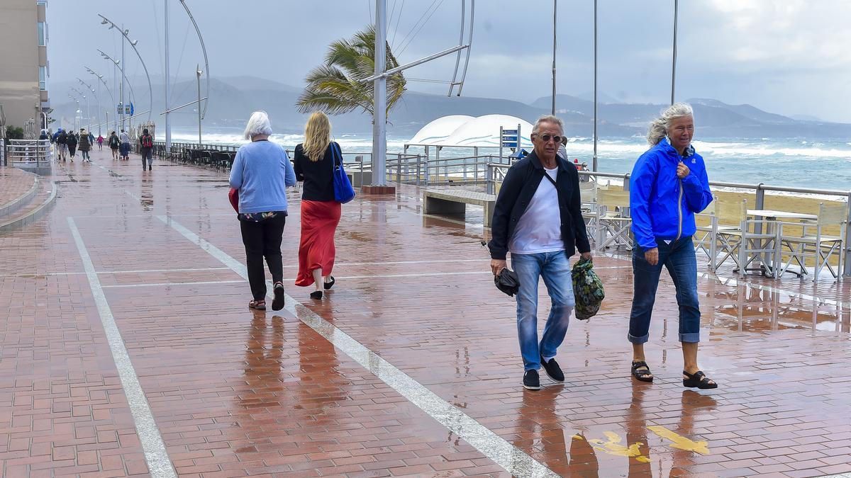 Imagen de archivo en un día de mal tiempo con lluvia intensa en Las Canteras