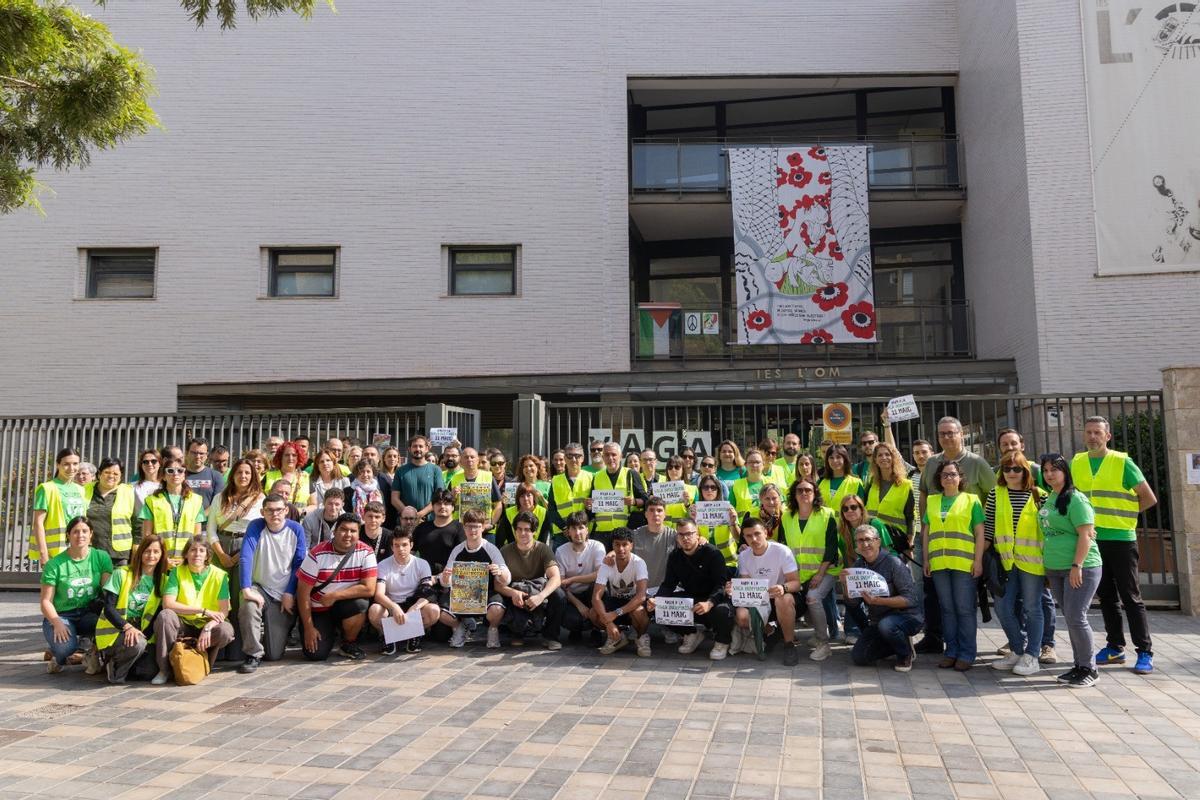 Protesta de la comunidad educativa del IES l'Om de Picassent.