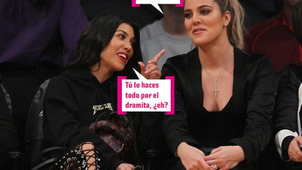Kourtney y Khloé Kardashian bromean en el baloncesto