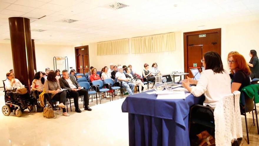 Los asistentes a la presentación del plan &quot;El Oviedo de las personas&quot;, ayer en el Auditorio.