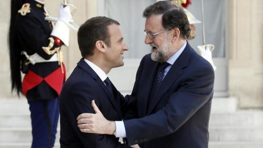 Macron recibe a Rajoy en El Elíseo