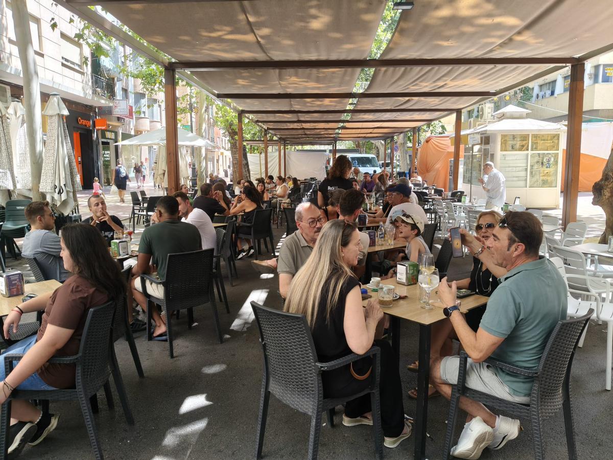 Los puestos de la Fira de Xàtiva ya están montados y acogen a sus primeros clientes