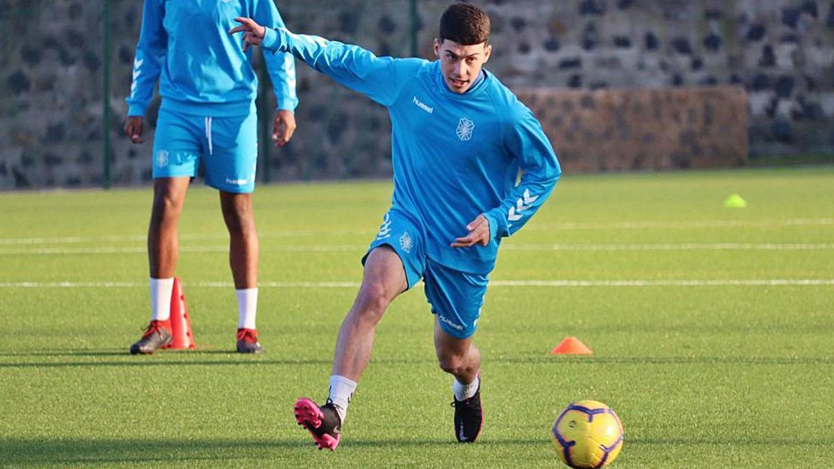 Ethyan, en un entrenamiento de esta temporada en la Ciudad Deportiva Javier Pérez.