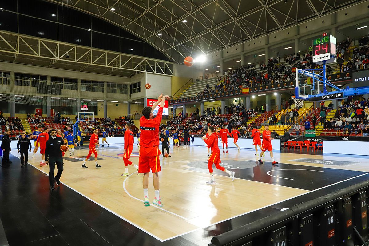 Las imágenes del partido de baloncesto España-Ucrania en Vista Alegre