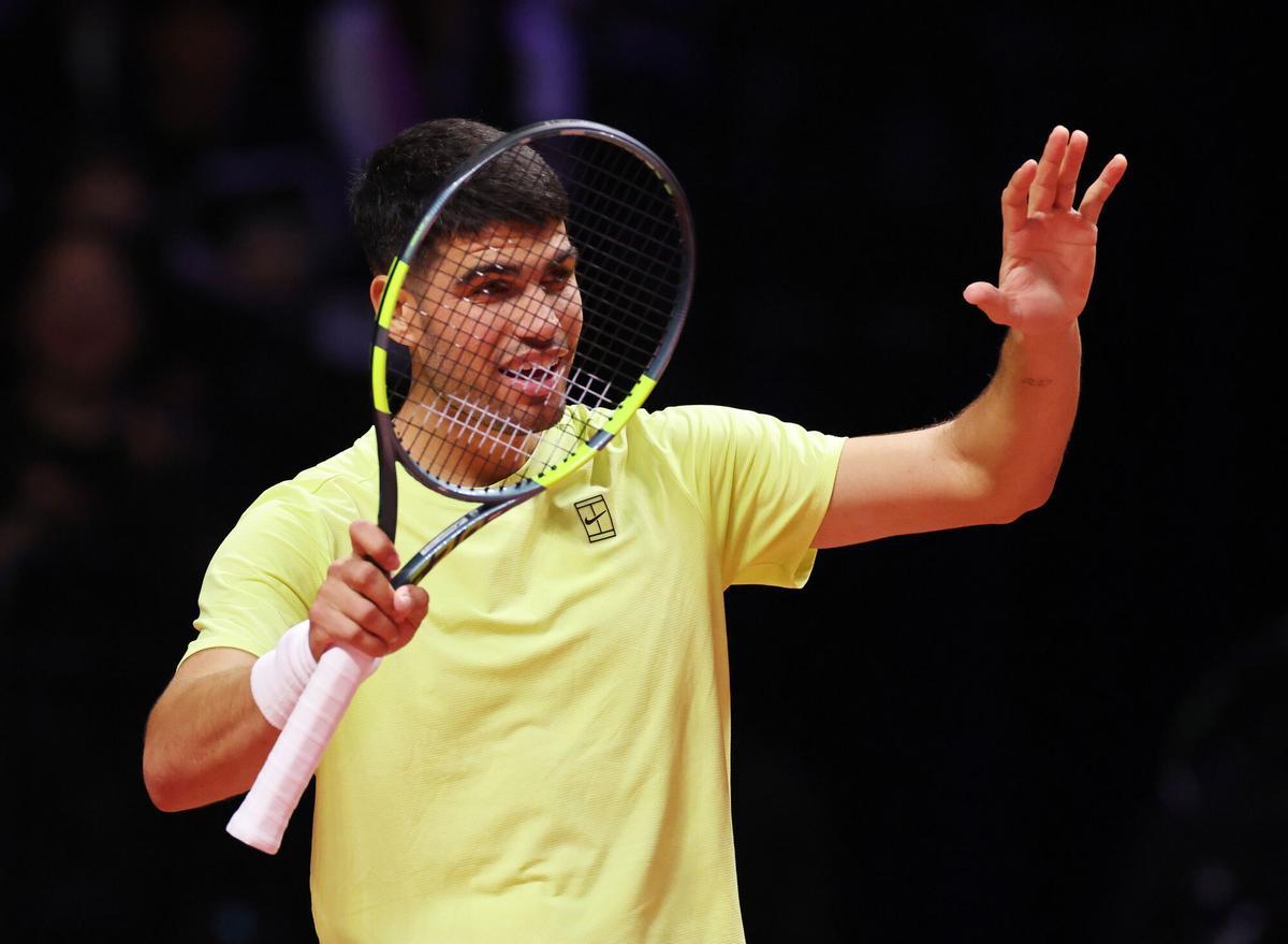 Alcaraz, durante la exhibición ante Sinner en Seúl