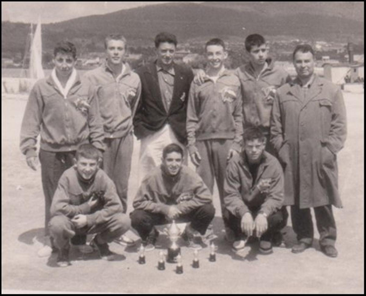 López Picón, de pie, segundo por la izquierda, junto a Alejandro Febrero.