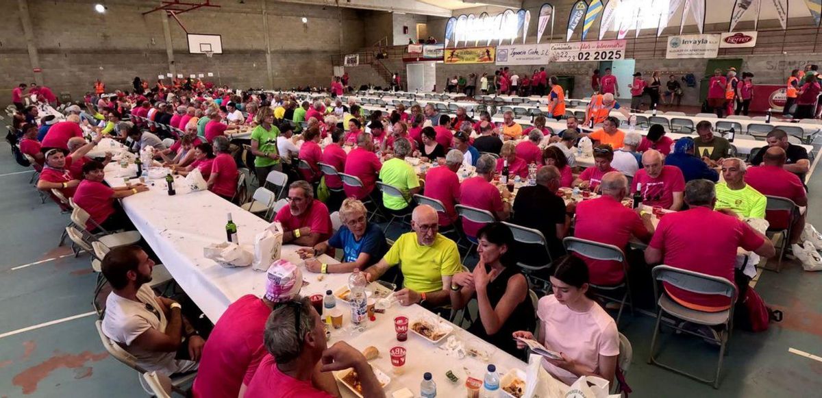 La jornada concluyó con una concurrida comida popular. | SERVICIO ESPECIAL