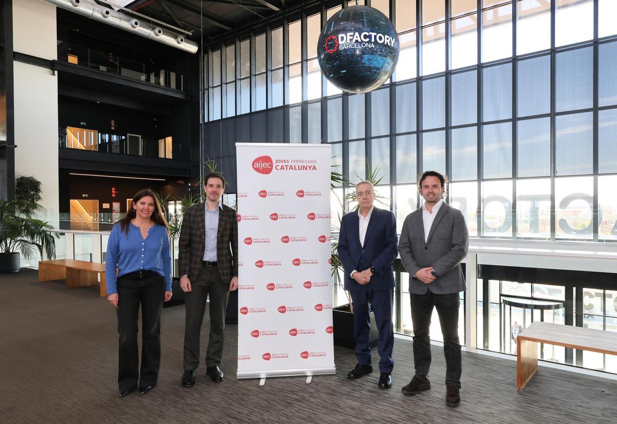 De izquierda a derecha: la directora general del CZFB, Blanca Sorigué; el gerente de AIJEC, Jesús Ruiz; el delegado especial del Estado en el CZFB, Pere Navarro; y el presidente de la AIJEC, Vicenç del Mar