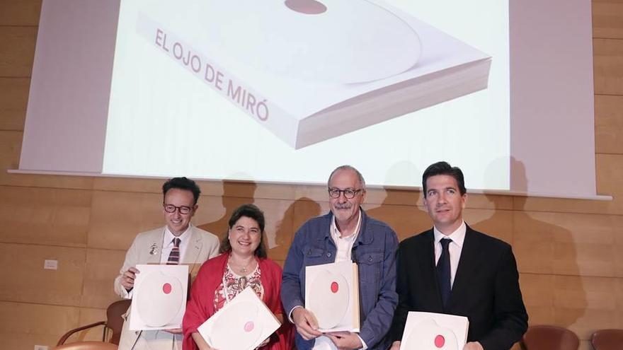 Joan Punyet, Elvira Cámara, el concejal Fernando Gilet y Jean Marie del Moral presentaron el libro.