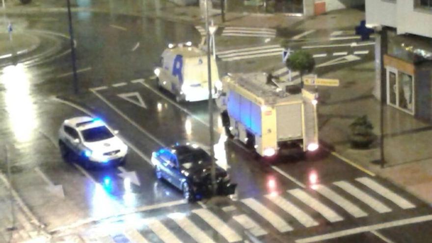 Coche accidentado en la plaza del Vaticano.