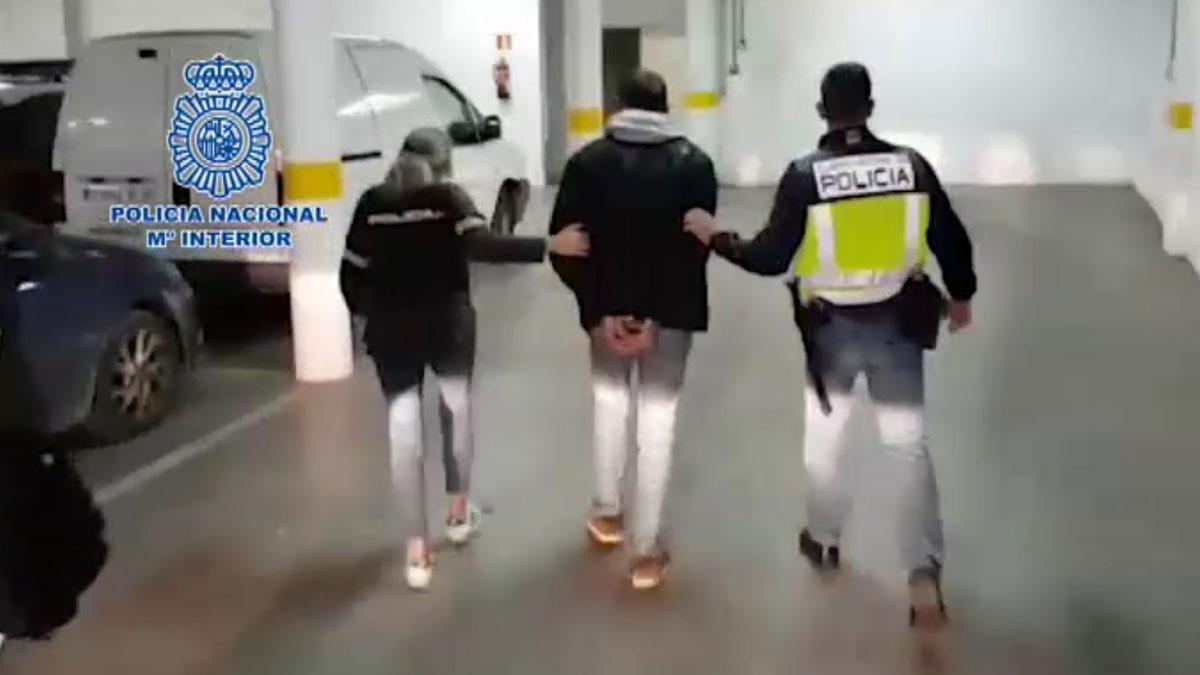 La Policía Nacional detiene a dos buzos por dejar morir a un compañero durante una inmersión ilegal.