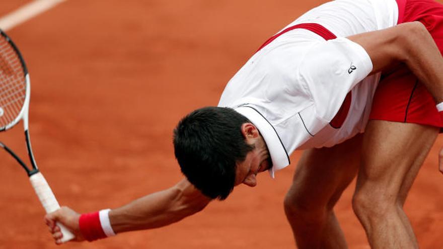 Novak Djokovic, en el momento en el que rompe su raqueta