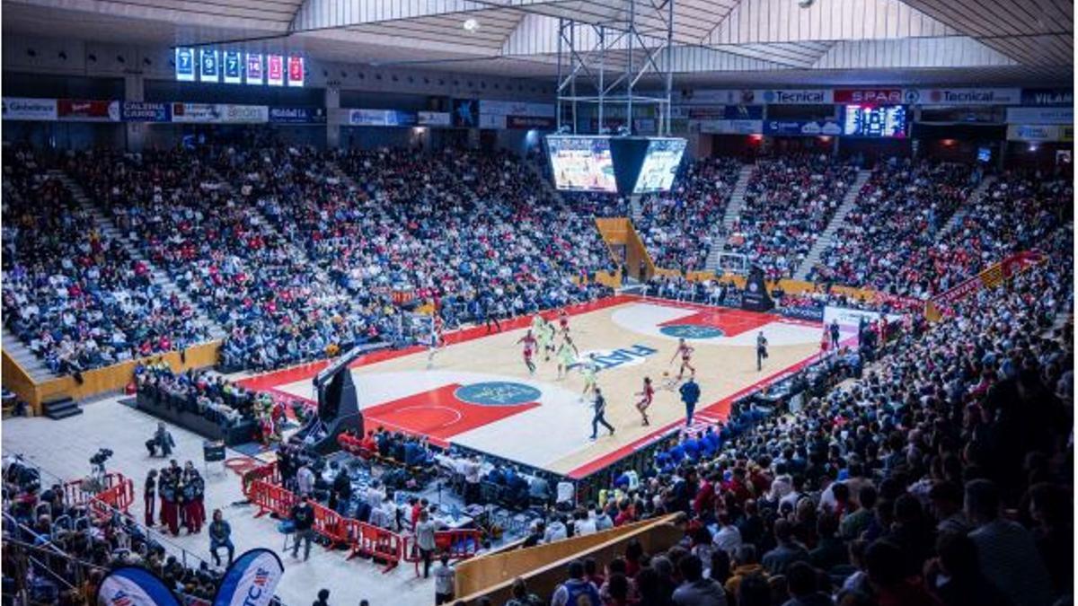 Una imatge de Fontajau, ple, durant un partit