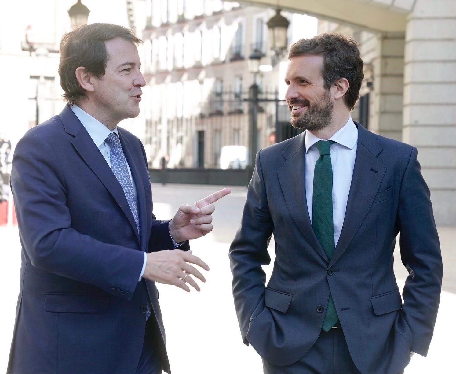 Alfonso Fernández Mañueco y Pablo Casado.