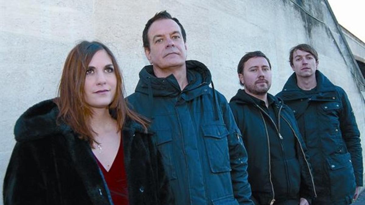 The Wedding Present, en una imagen promocional reciente, con David Gedge segundo por la izquierda.