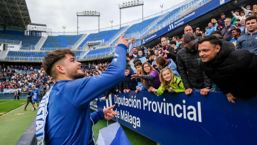 Entrenamiento de puertas abiertas del Málaga CF en La Rosaleda en la víspera de Reyes