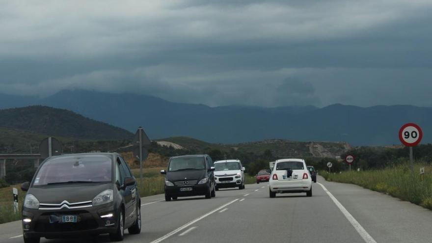 Vehicles circulant per la carretera N-II.