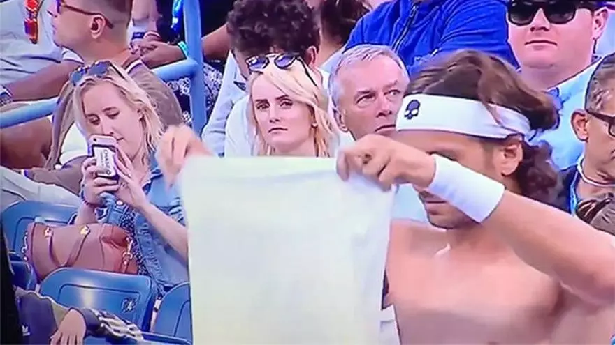 Feliciano López se quita la camiseta y una aficionada enloquece