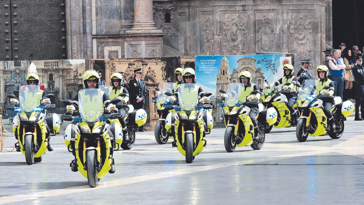 Desfile motorizado de Policía Local, por el día de San Patricio.