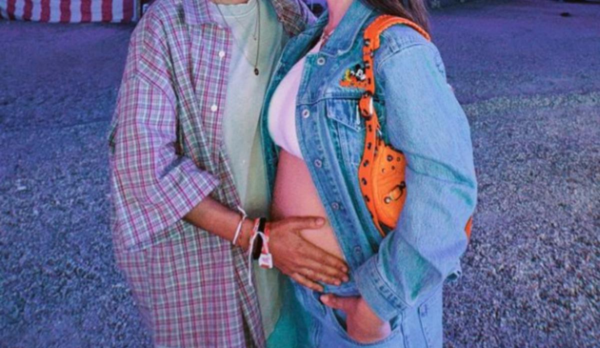 Dulceida posa embarazada junto a su pareja Alba en el evento 'Lola Lolita Land'