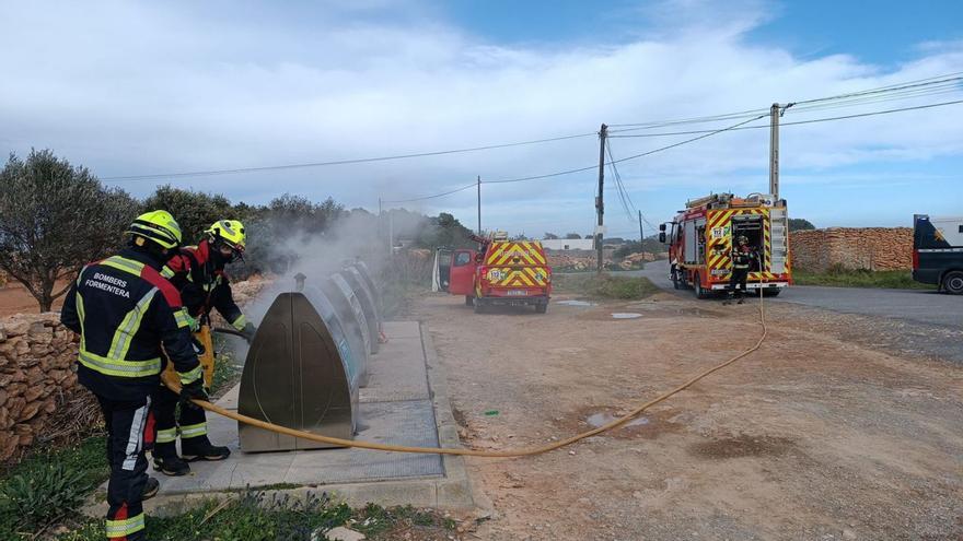 Arde un contenedor soterrado en Formentera