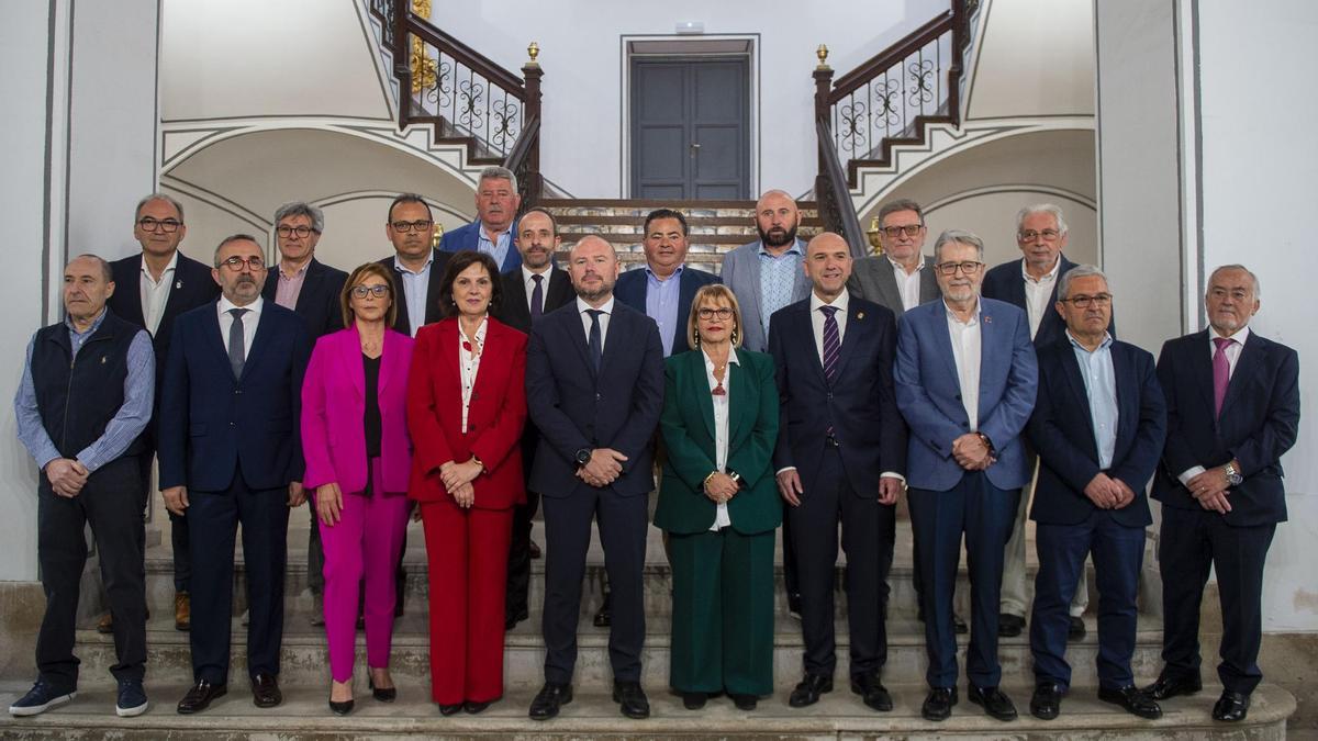 Los alcaldes y alcaldesas homenajeadas por la Diputación de Valencia tras veinte años en el cargo