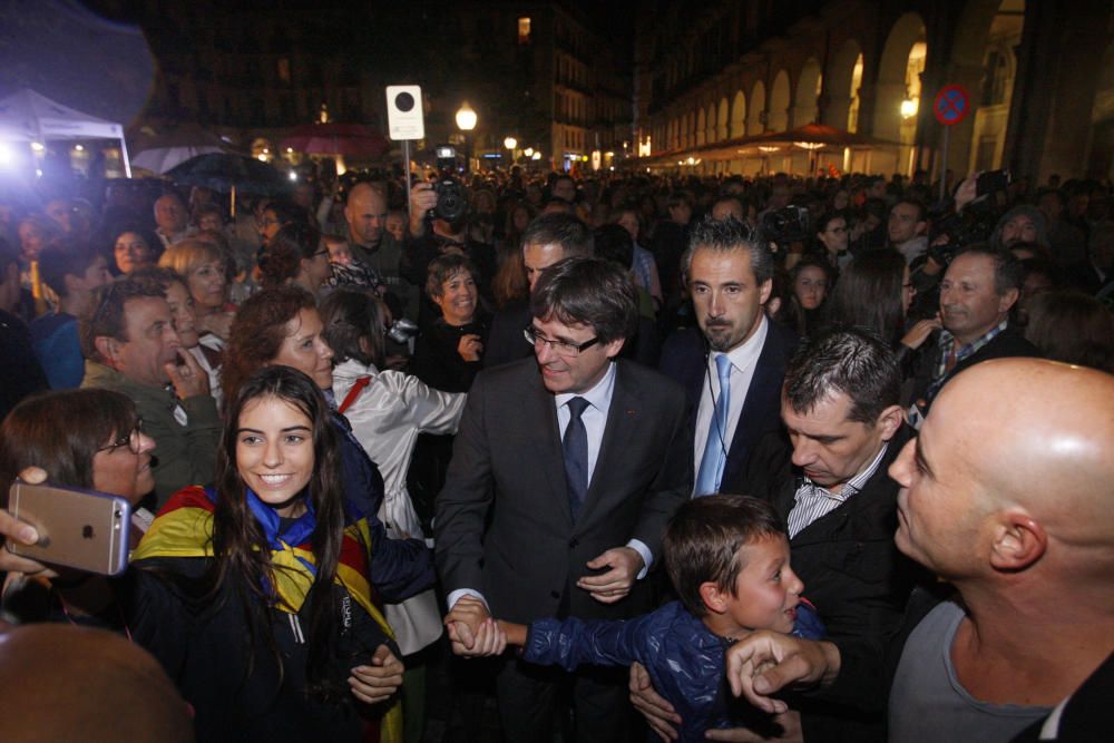 Puigdemont omple la plaça de la Independència de Girona