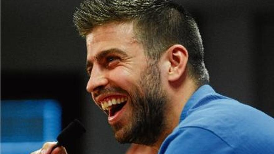 Gerard Piqué riu durant la seva compareixença de premsa d&#039;ahir.