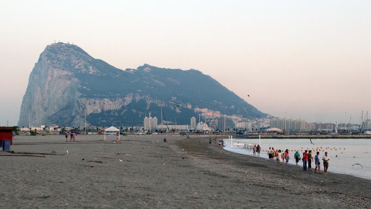 Vista de Gibraltar desde La Linea de la Concepción