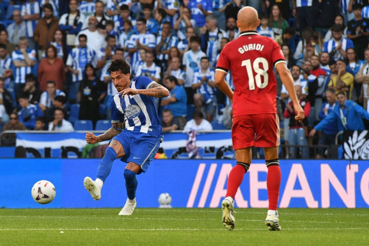 El Dépor cae ante el Sevilla (0-1) en un duelo espeso en el que no logró dominar el juego ni dispuso de ocasiones claras.