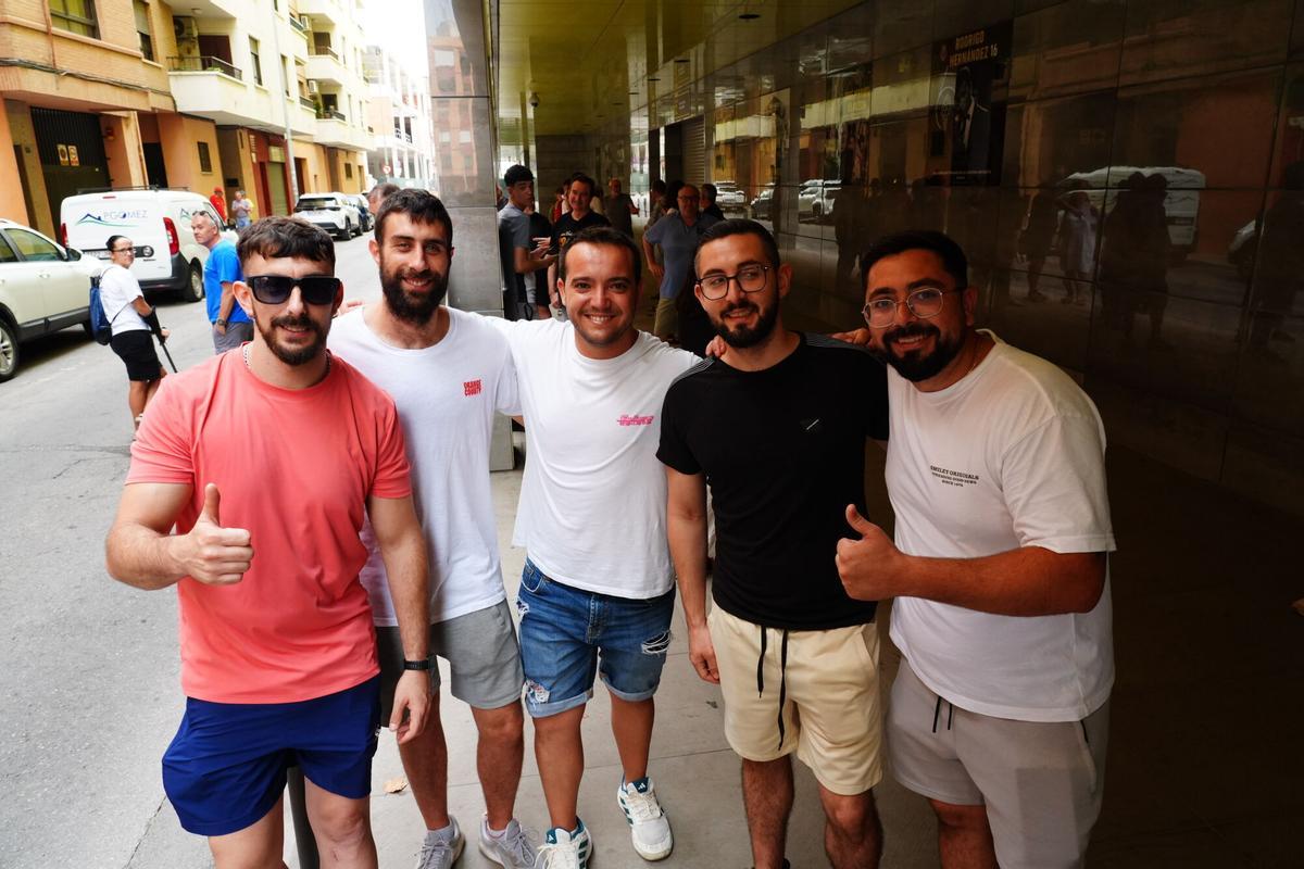 VILA-REAL. Reubicaciones para los abonados.  colas en La Cerámica.